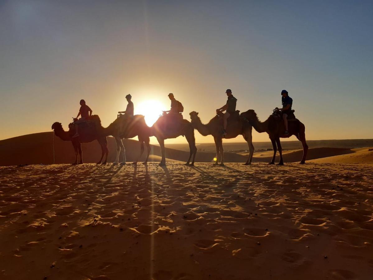 Отель Sahara Family Camp Мерзуга Экстерьер фото